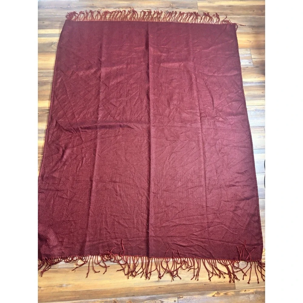 Pottery Barn Herringbone Throw Blanket Butgundy 50 x 62 in Acrylic Fringe Soft